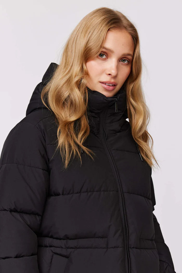 makia-naisten-parkatakki-k-maren-parka-musta-2