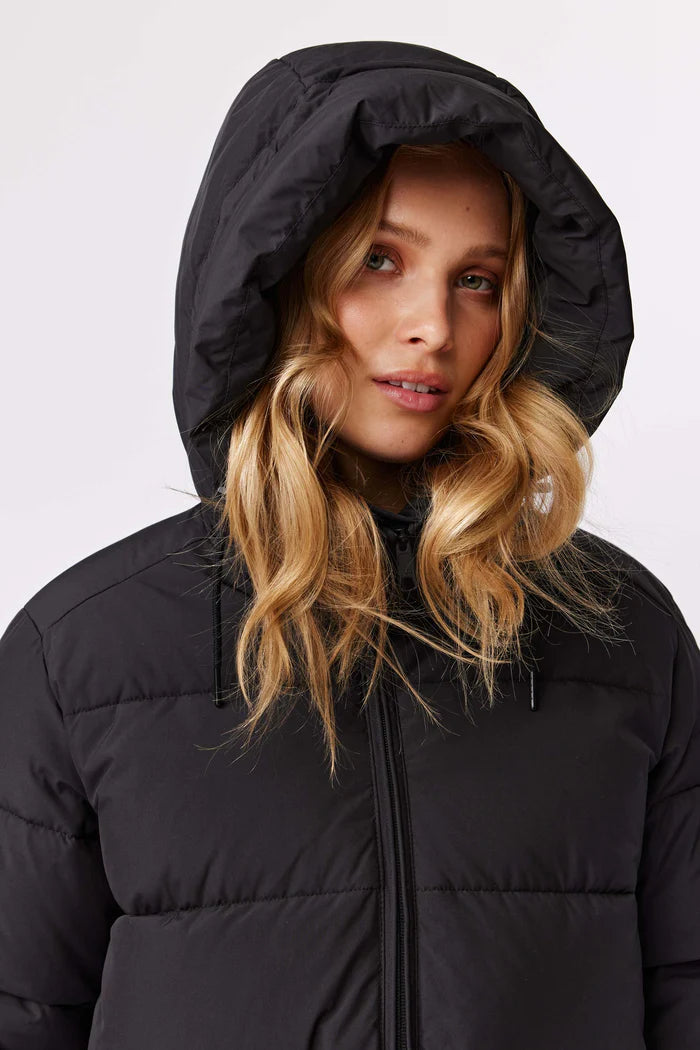 makia-naisten-parkatakki-k-maren-parka-musta-4