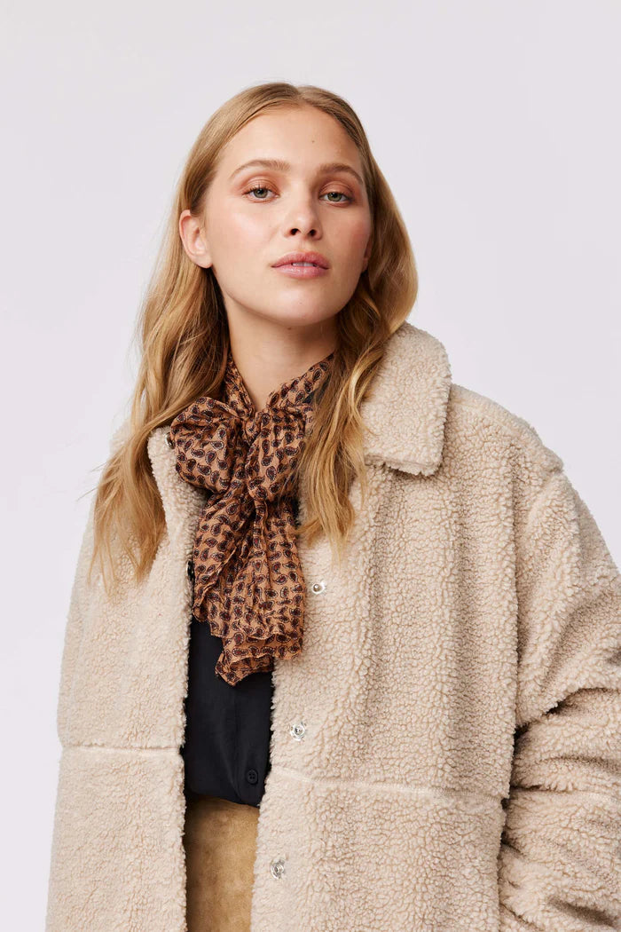 makia-naisten-teddytakki-alina-coat-luonnonvalkoinen-2
