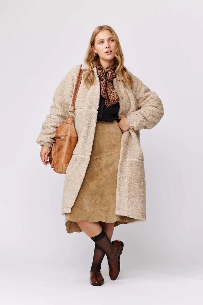 makia-naisten-teddytakki-alina-coat-luonnonvalkoinen-3