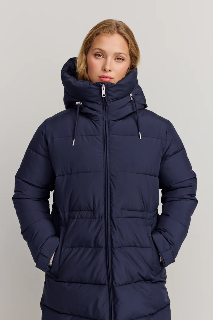 makia-naisten-toppatakki-maren-parka-tummansininen-3