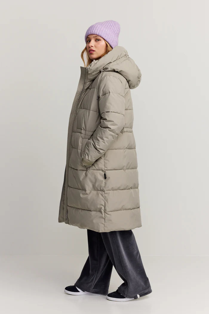 makia-naisten-toppatakki-maren-parka-vaalea-beige-2
