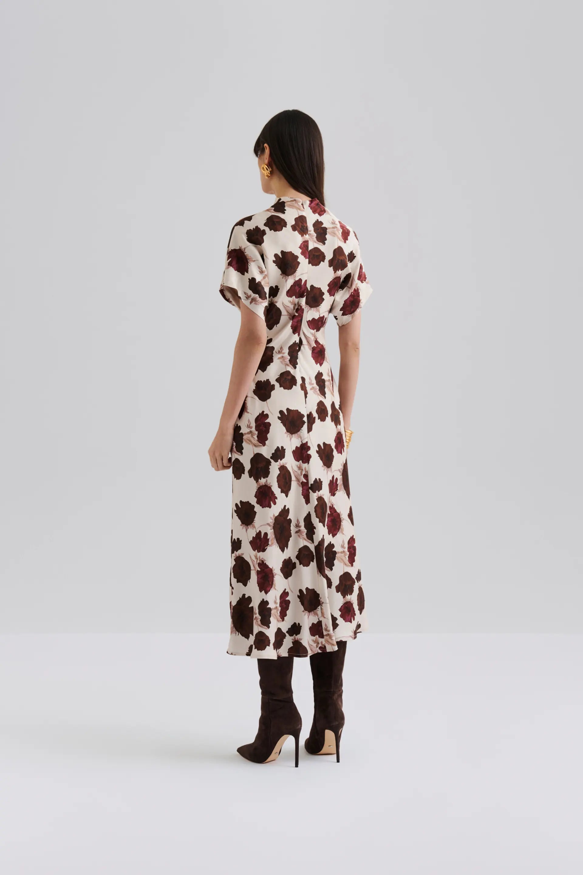 malina-naisten-mekko-aliva-sl-satin-midi-dress-viininpunainen-kuosi-4