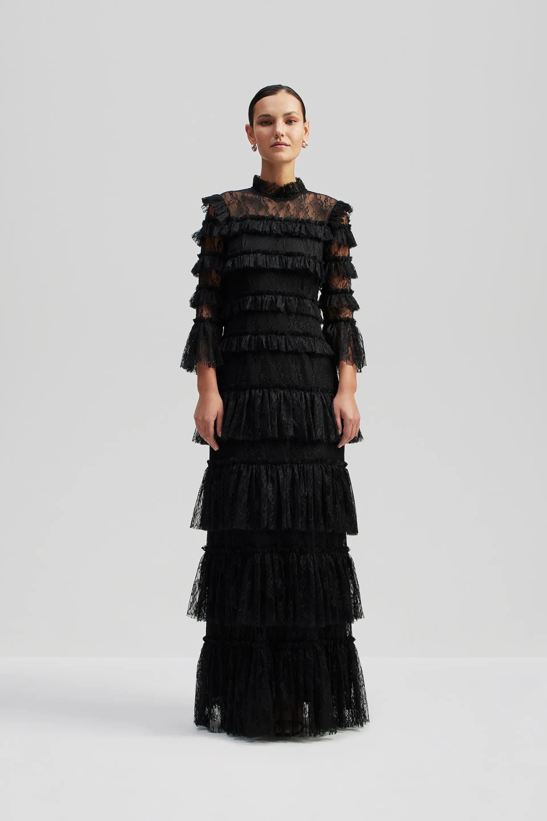 malina-naisten-mekko-carmine-long-sleeve-lace-maxi-dress-musta-1