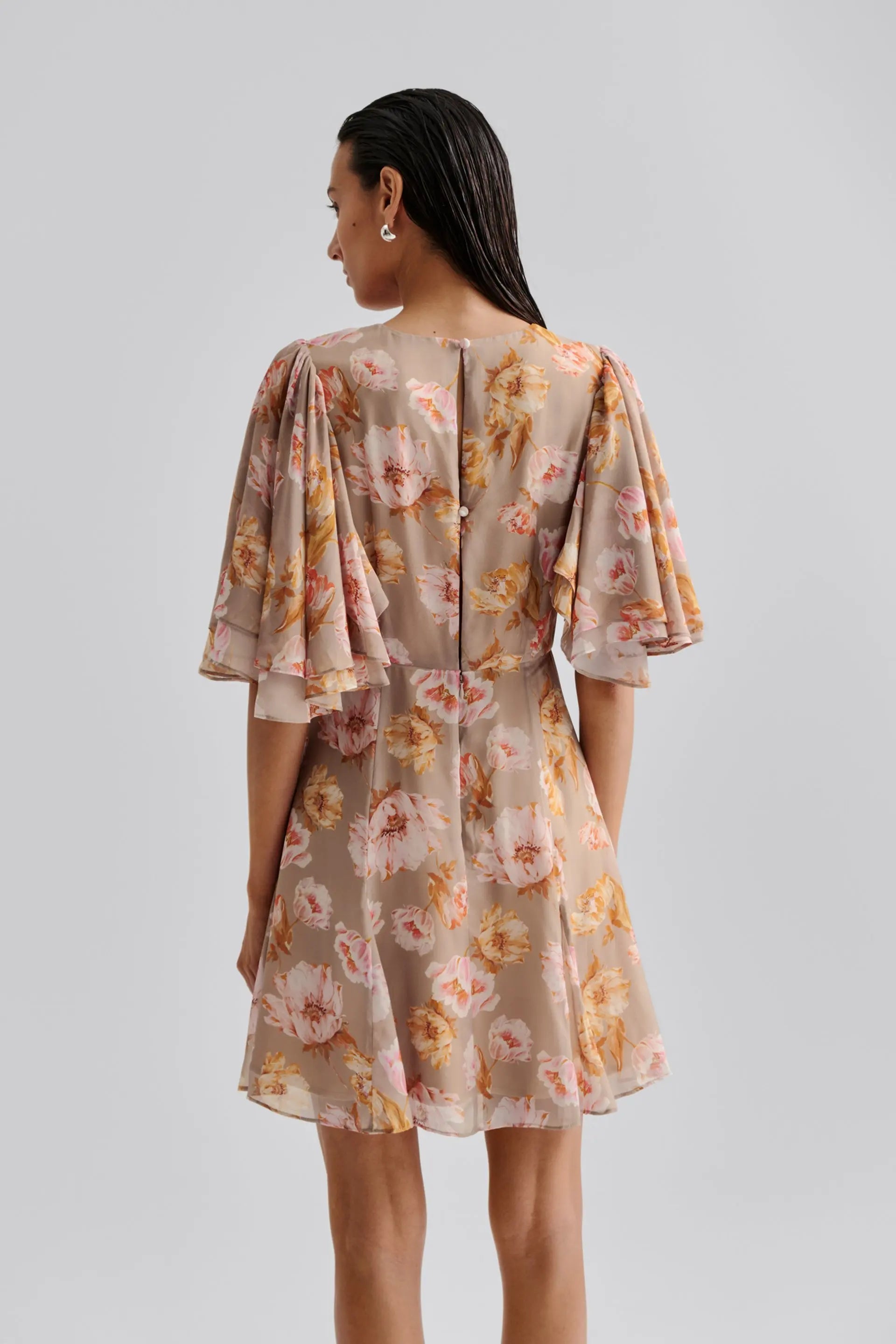 malina-naisten-mekko-ida-silk-blend-frill-sleeve-mini-dress-monivarinen-kuosi-3