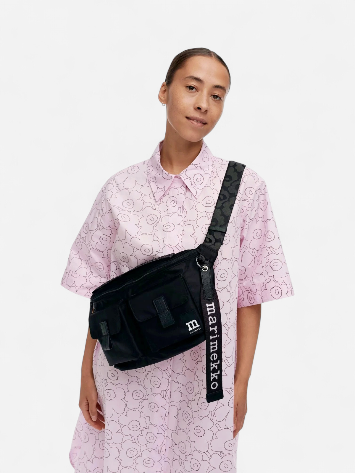 Marimekko laukku, SLING BAG M SOLID Musta - Kekäle.fi
