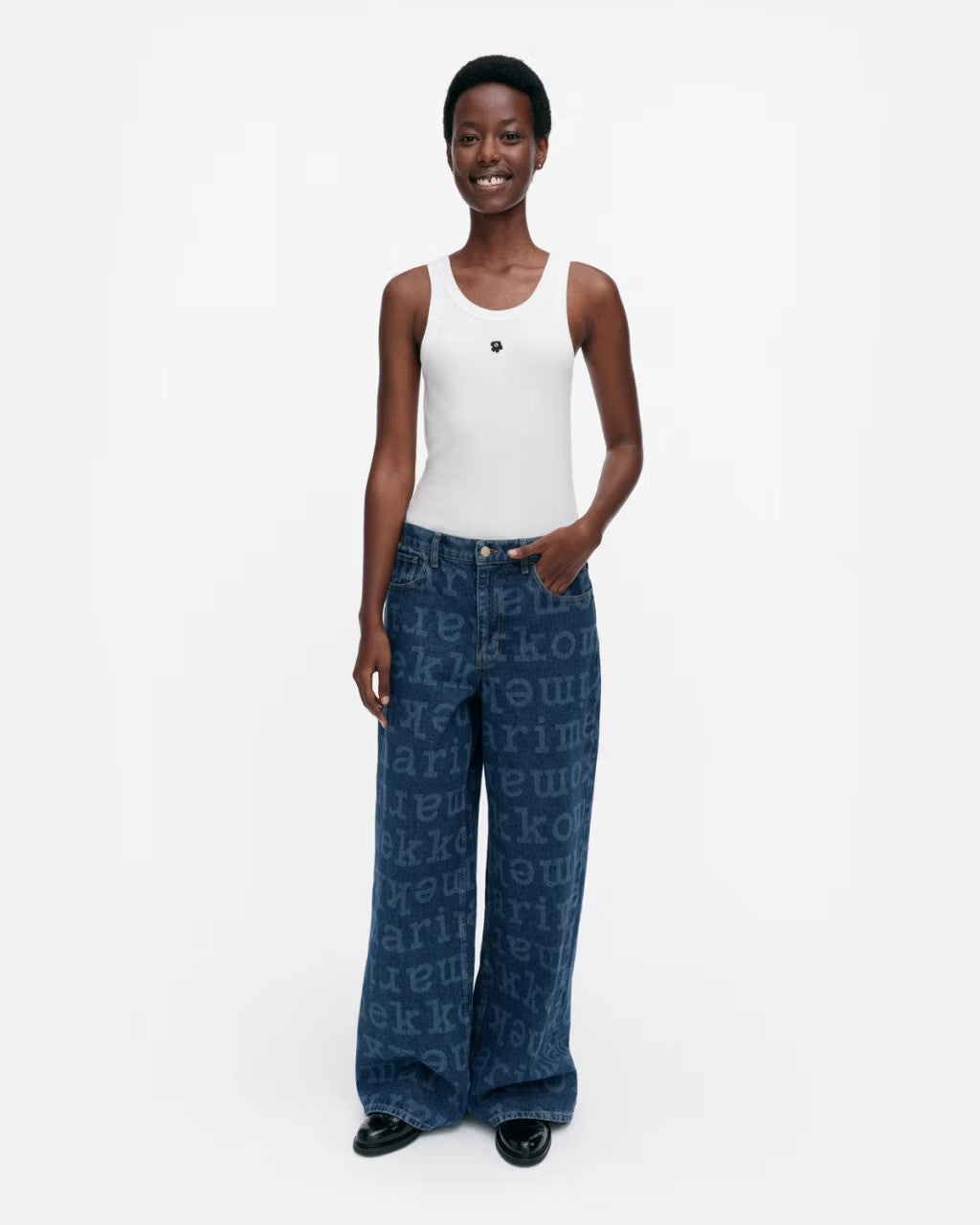 marimekko-naisten-farkut-maridenim-loose-logo-farkut-sininen-kuosi-1