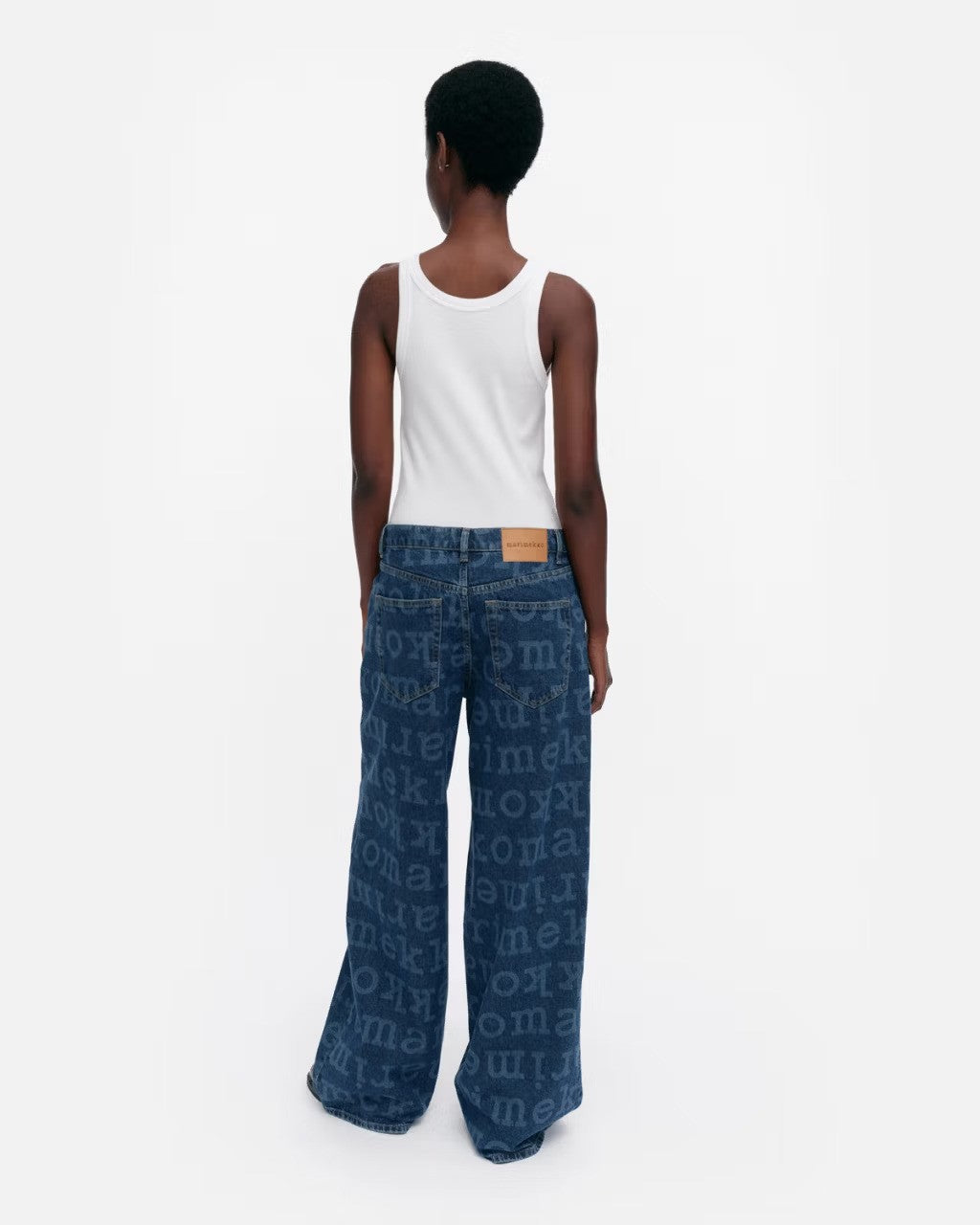 marimekko-naisten-farkut-maridenim-loose-logo-farkut-sininen-kuosi-3