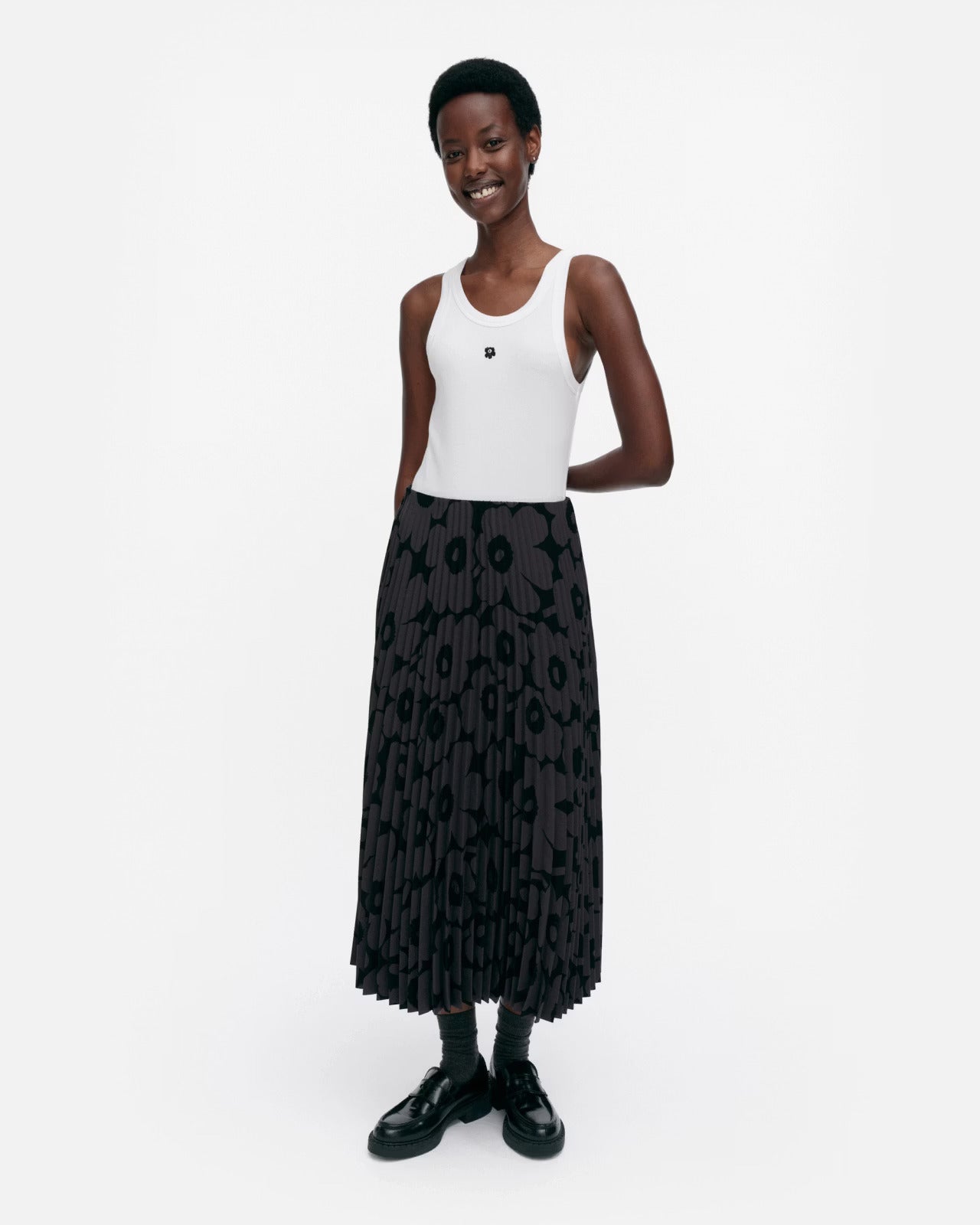 marimekko-naisten-hihaton-toppi-kedol-unikko-placement-valkoinen-1