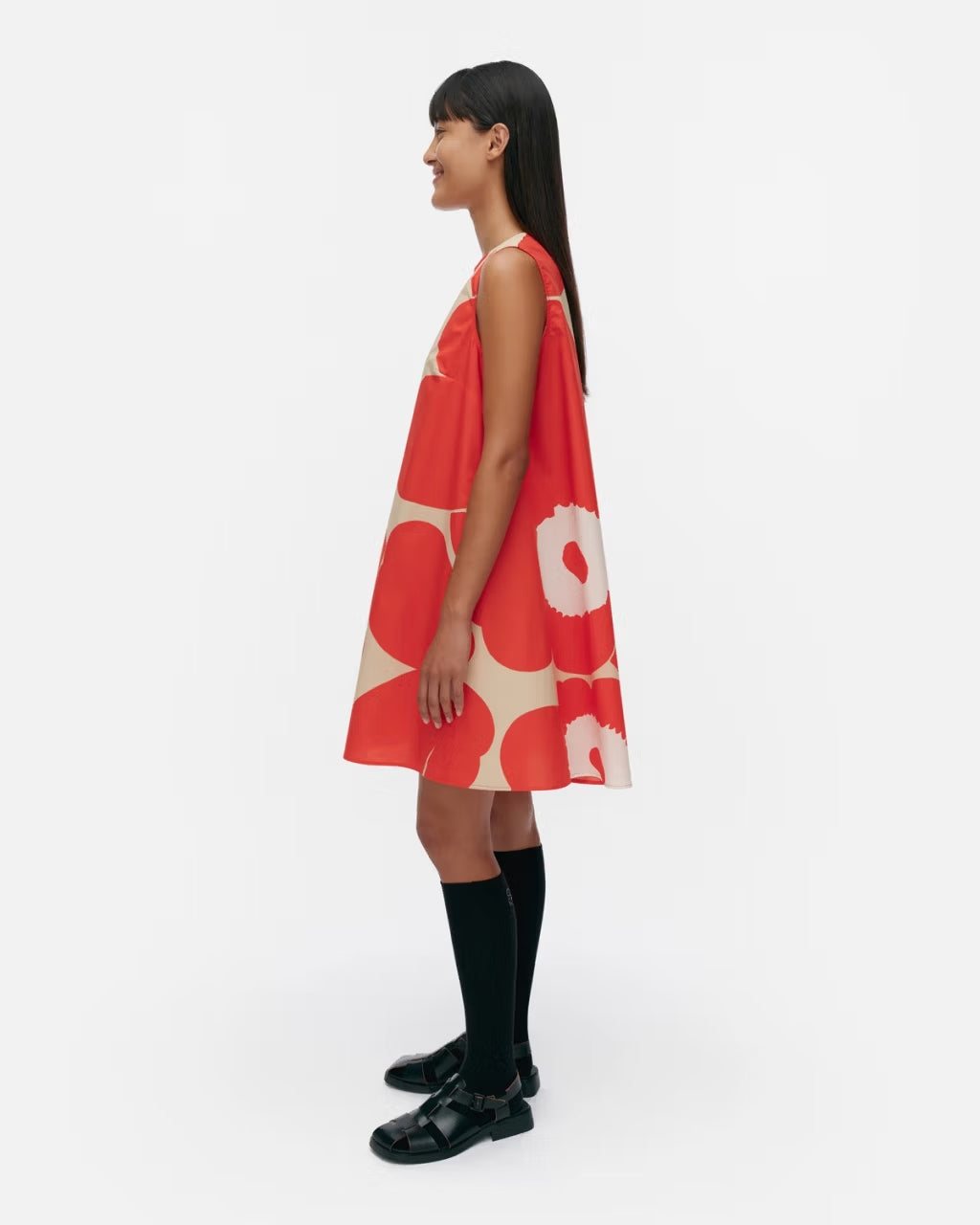 marimekko-naisten-mekko-palatsi-unikko-mekko-punainen-kuosi-2