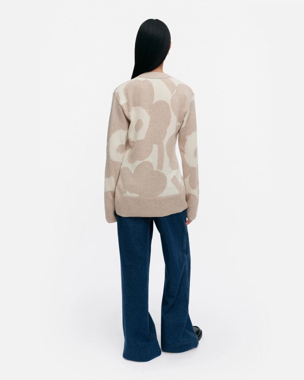 marimekko-naisten-neuletakki-kumma-unikko-neuletakki-beige-kuosi-2