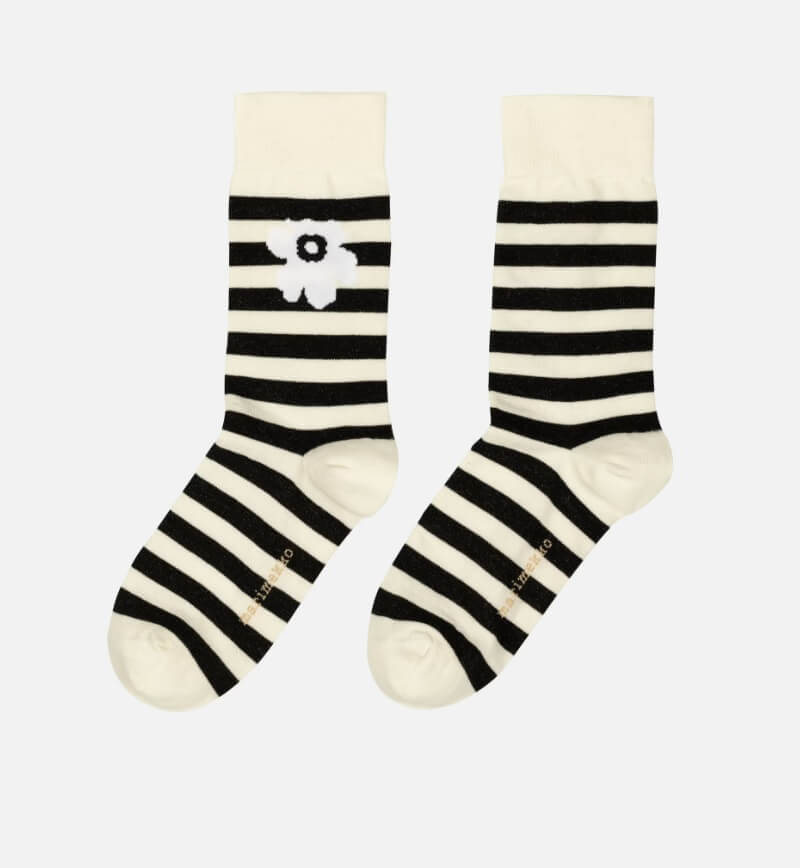 marimekko-naisten-sukat-kasvaa-tasaraita-unikko-sukat-mustavalkoinen-1