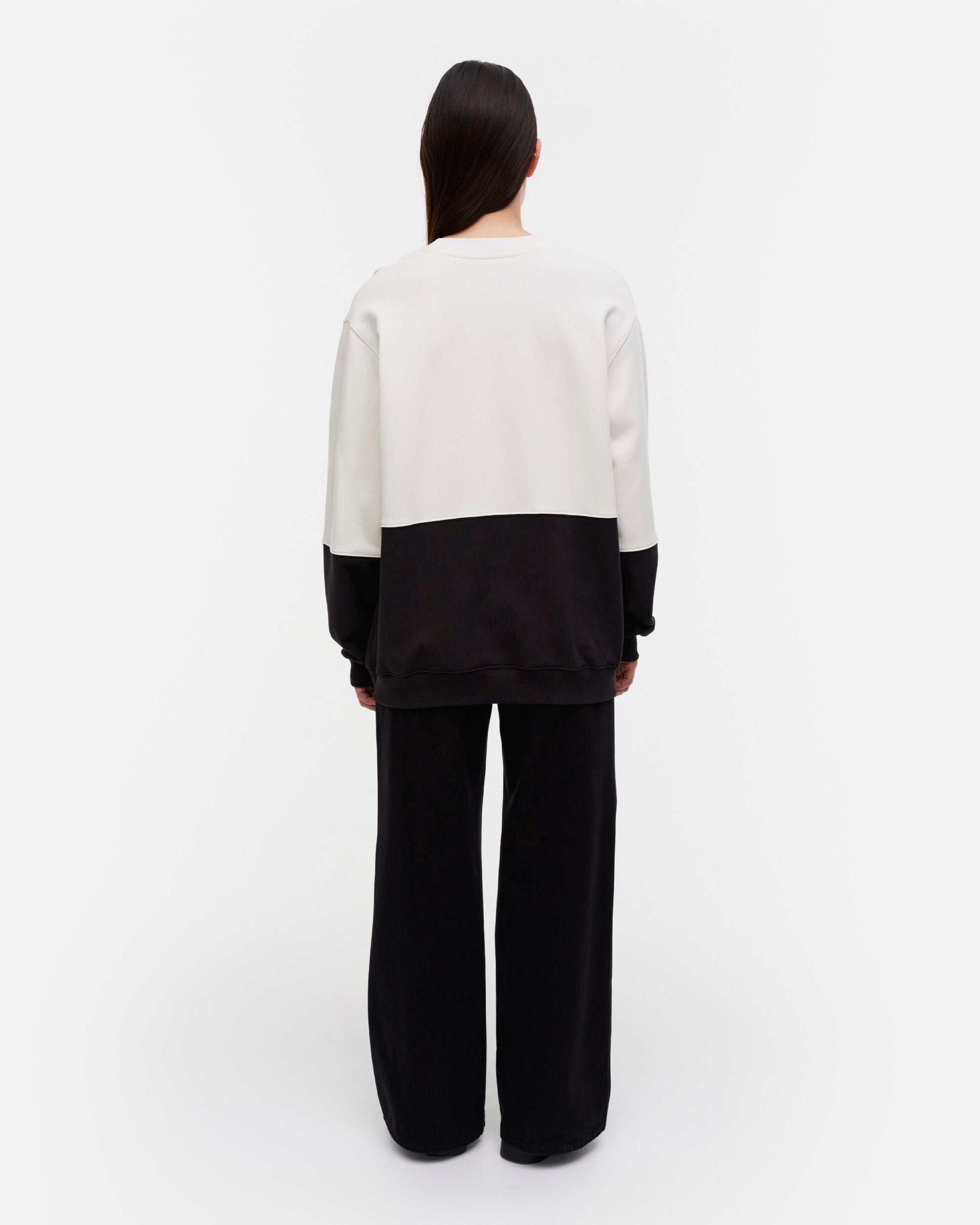 marimekko-unisex-collegepaita-kioski-kuviot-unikko-placement-college-mustavalkoinen-2