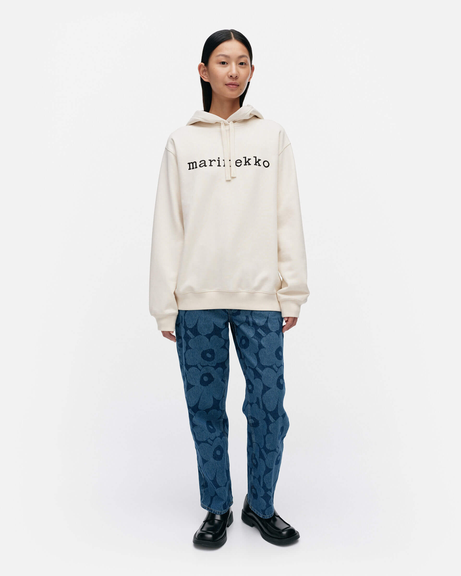 marimekko-unisex-huppari-termi-logo-placement-beige-1