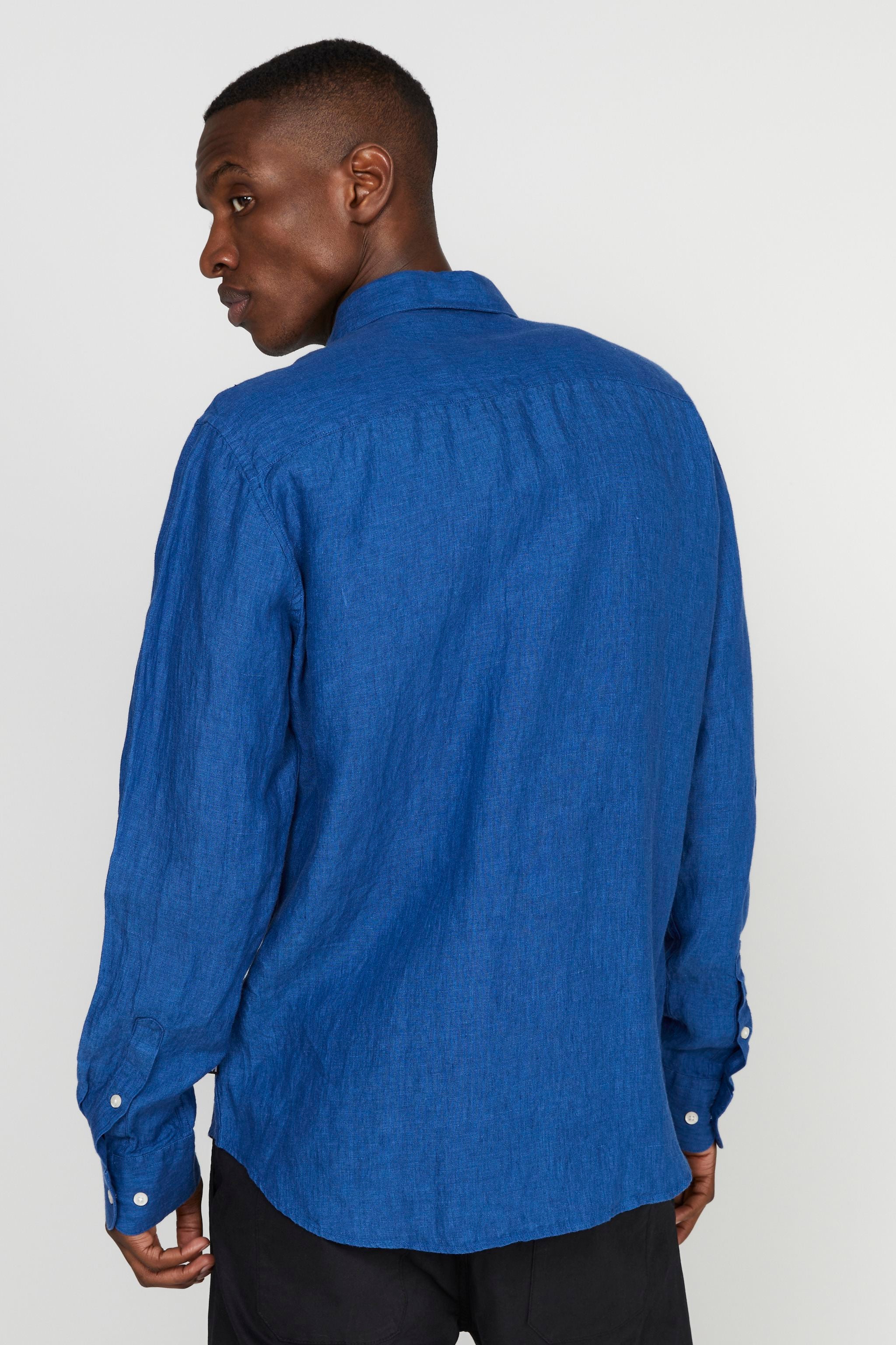 matinique-miesten-pellavapaita-marc-short-linen-indigo-2