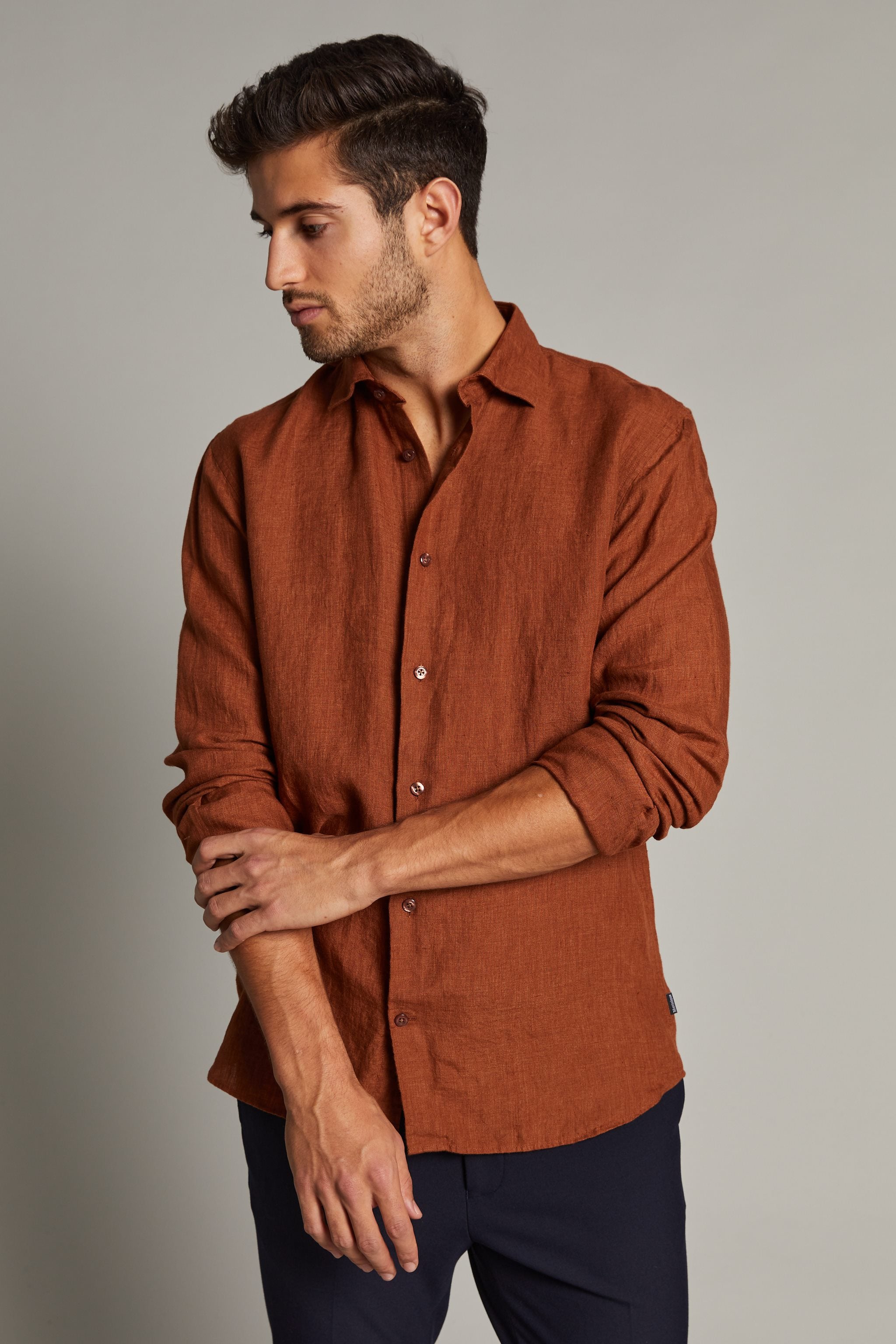 matinique-miesten-pellavapaita-marc-short-linen-oranssi-1