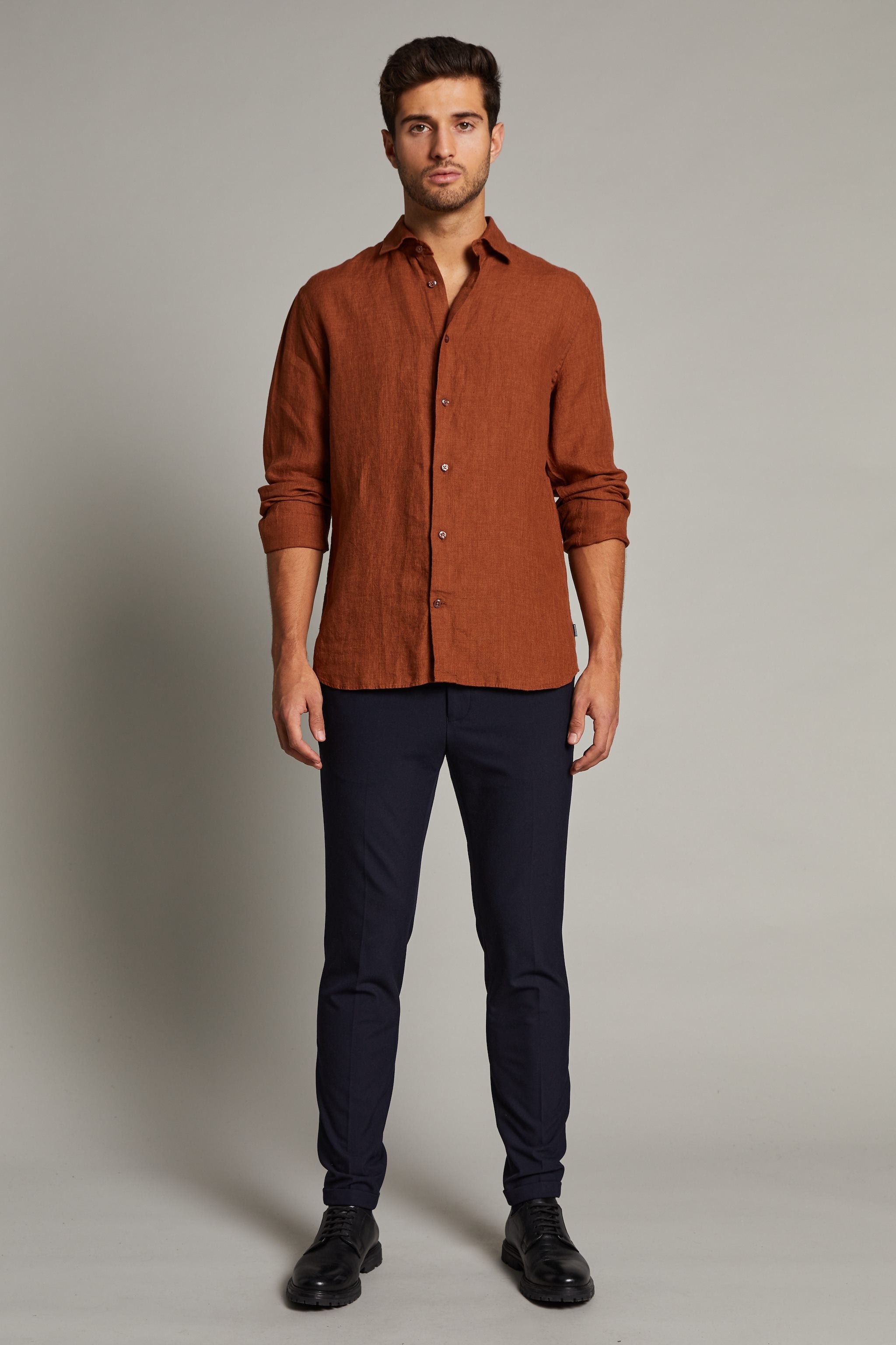 matinique-miesten-pellavapaita-marc-short-linen-oranssi-4