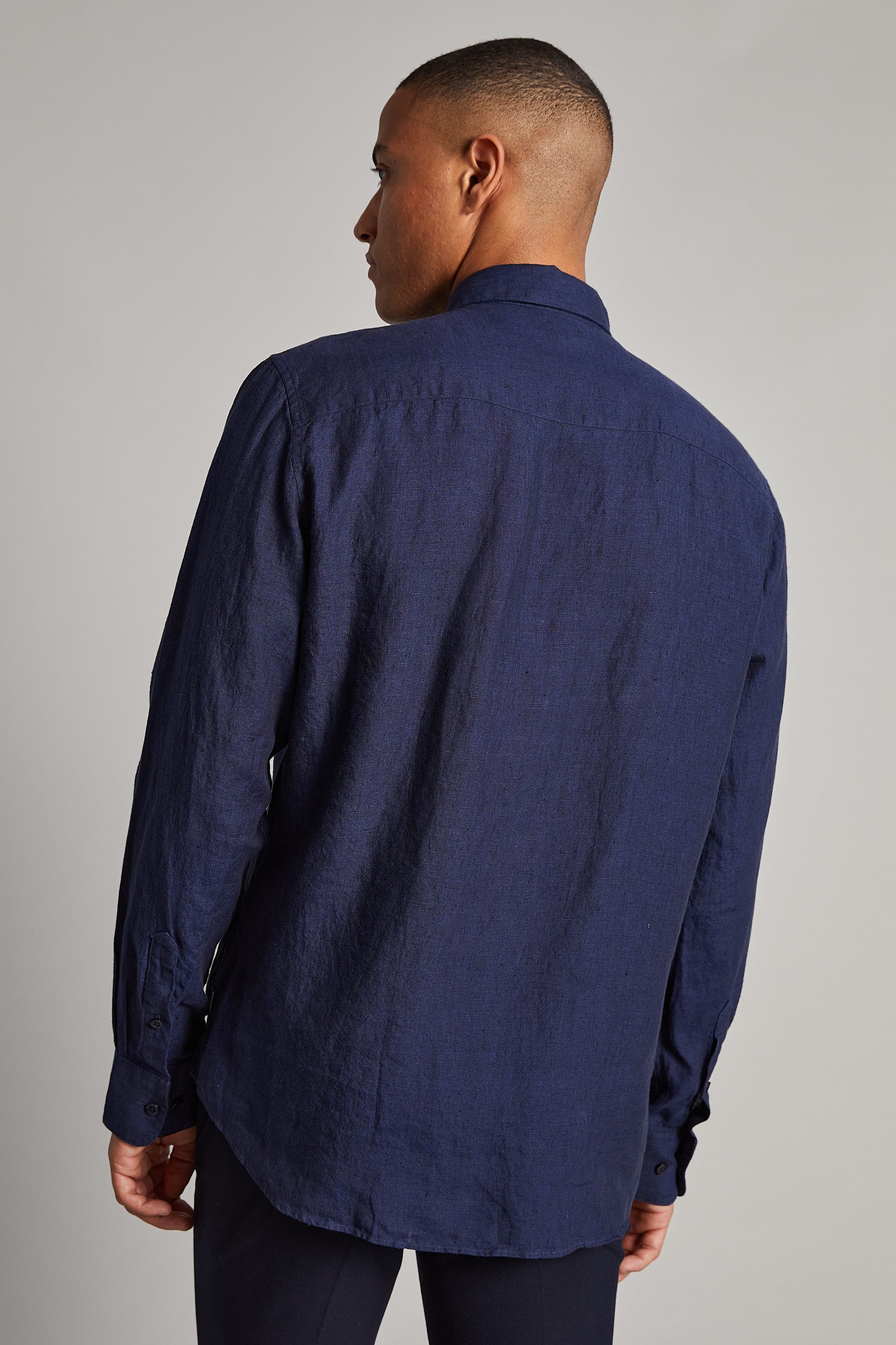 matinique-miesten-pellavapaita-marc-short-linen-tummansininen-3