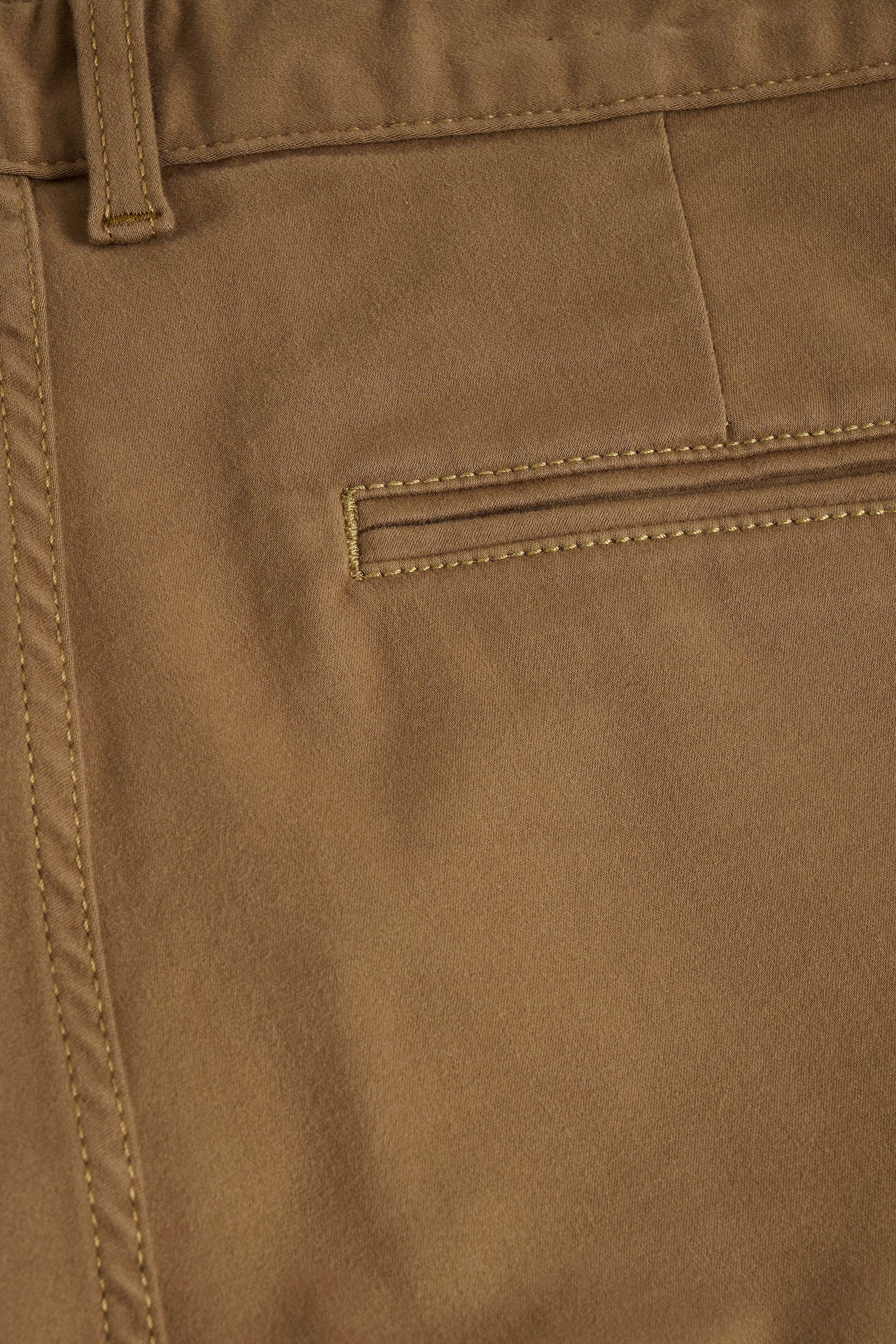 matinique-miesten-shortsit-k-dave-short-superstrech-keskiruskea-2