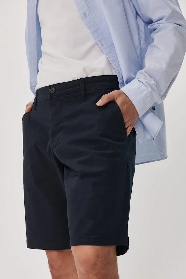 matinique-miesten-shortsit-thomas-superstrech-tummansininen-1