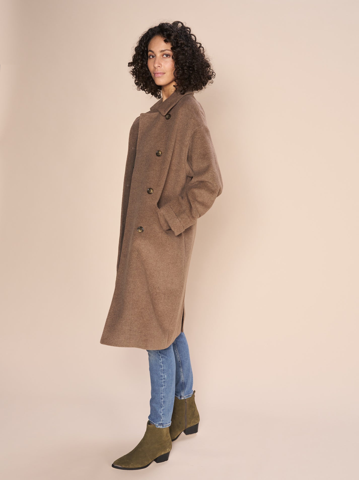 mos-mosh-naisten-villakangastakki-venice-wool-coat-responsible-wool-vaalea-beige-3