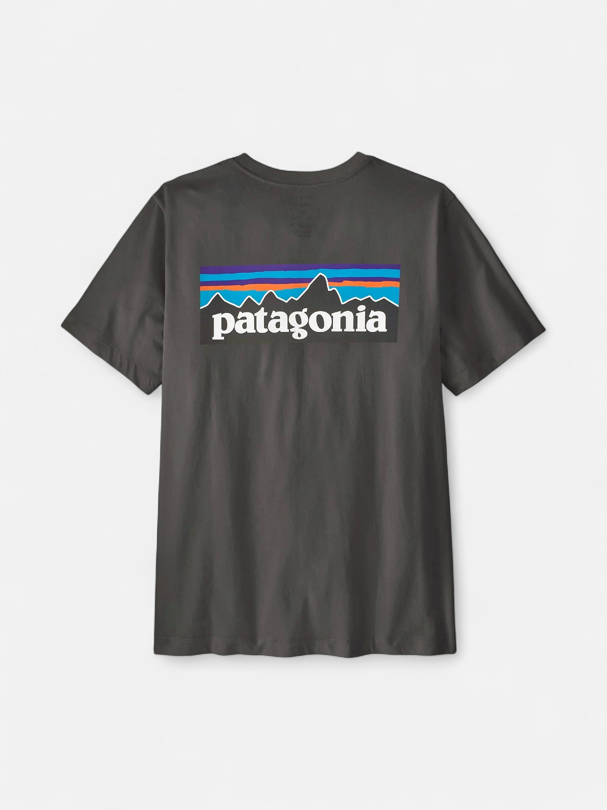 Patagonia miesten t-paita M's P-6 Logo T-Shirt, hiilenmusta - Kekäle.fi