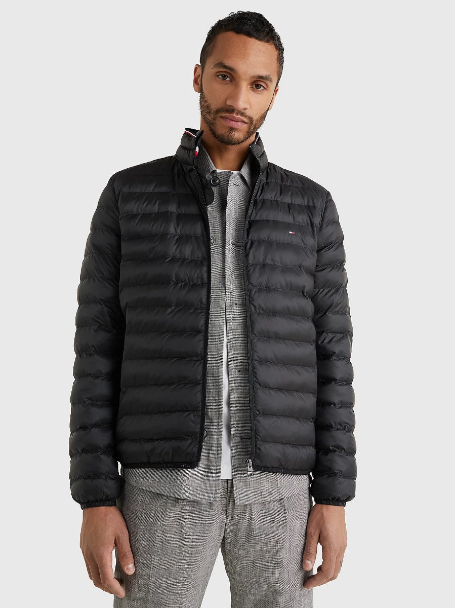 tommy-hilfiger-miesten-kevytvanutakki-core-packable-jacket-nos-musta-1