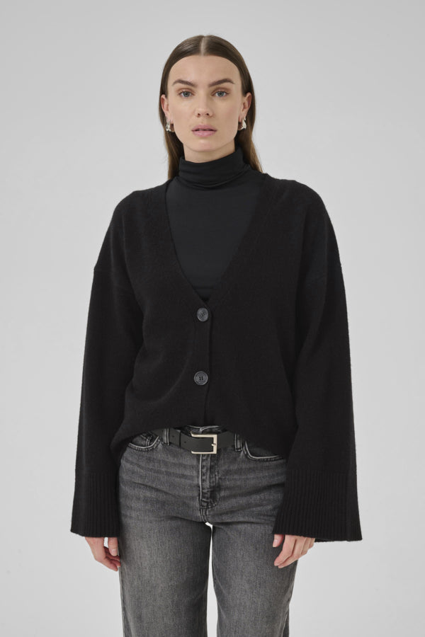 my-essential-wardrobe-naisten-neuletakki-huximw-knit-cardigan-musta-1
