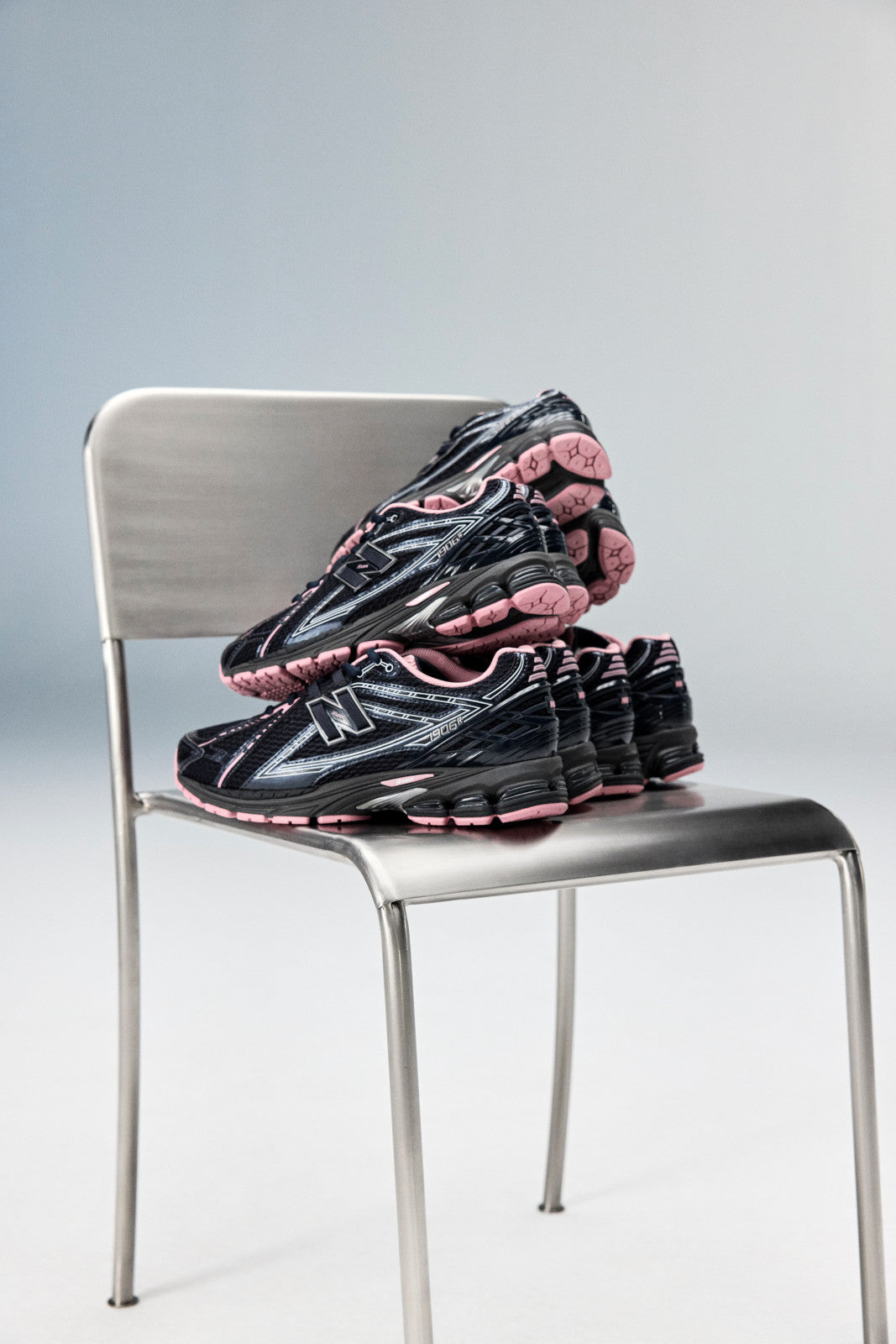 new-balance-kengat-new-balance-1906-musta-2