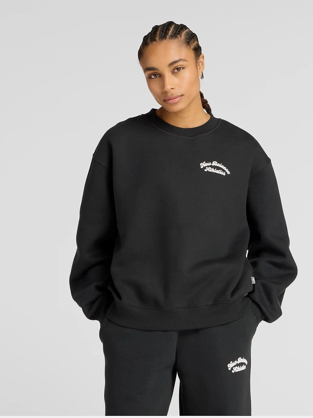 new-balance-naisten-collegepaita-linear-heritage-fleece-crew-musta-1