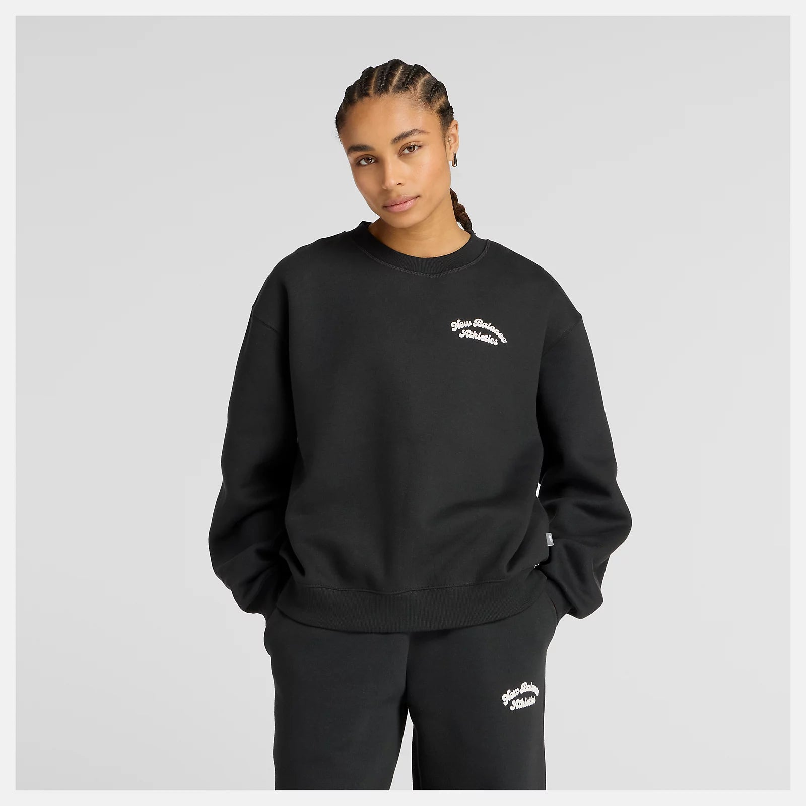 new-balance-naisten-collegepaita-linear-heritage-fleece-crew-musta-1