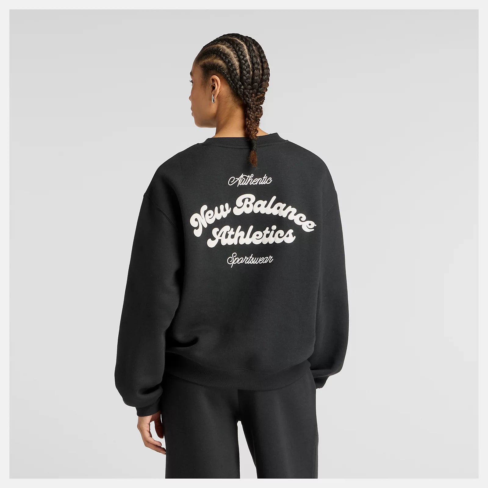 new-balance-naisten-collegepaita-linear-heritage-fleece-crew-musta-2