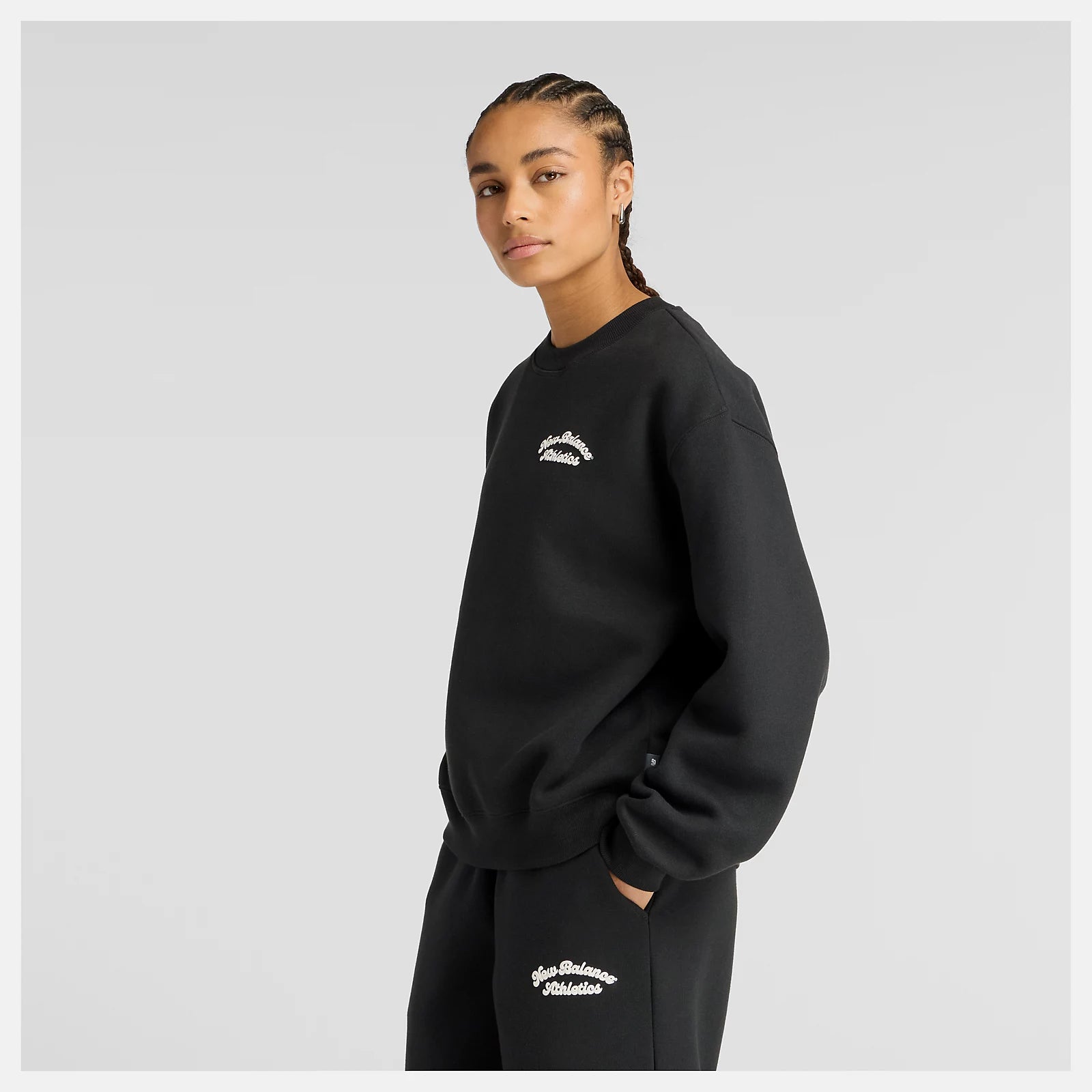 new-balance-naisten-collegepaita-linear-heritage-fleece-crew-musta-3