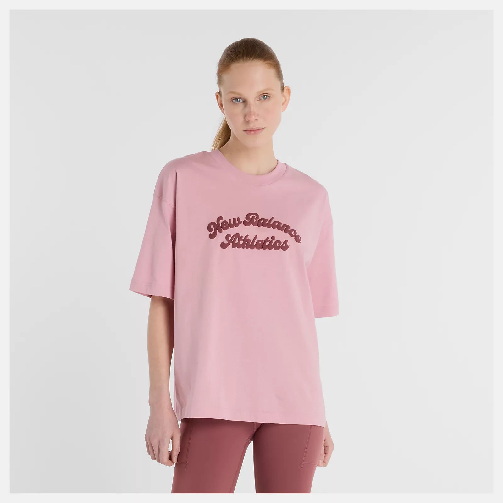 new-balance-naisten-t-paita-linear-heritage-oversized-t-shirt-vaaleanpunainen-1