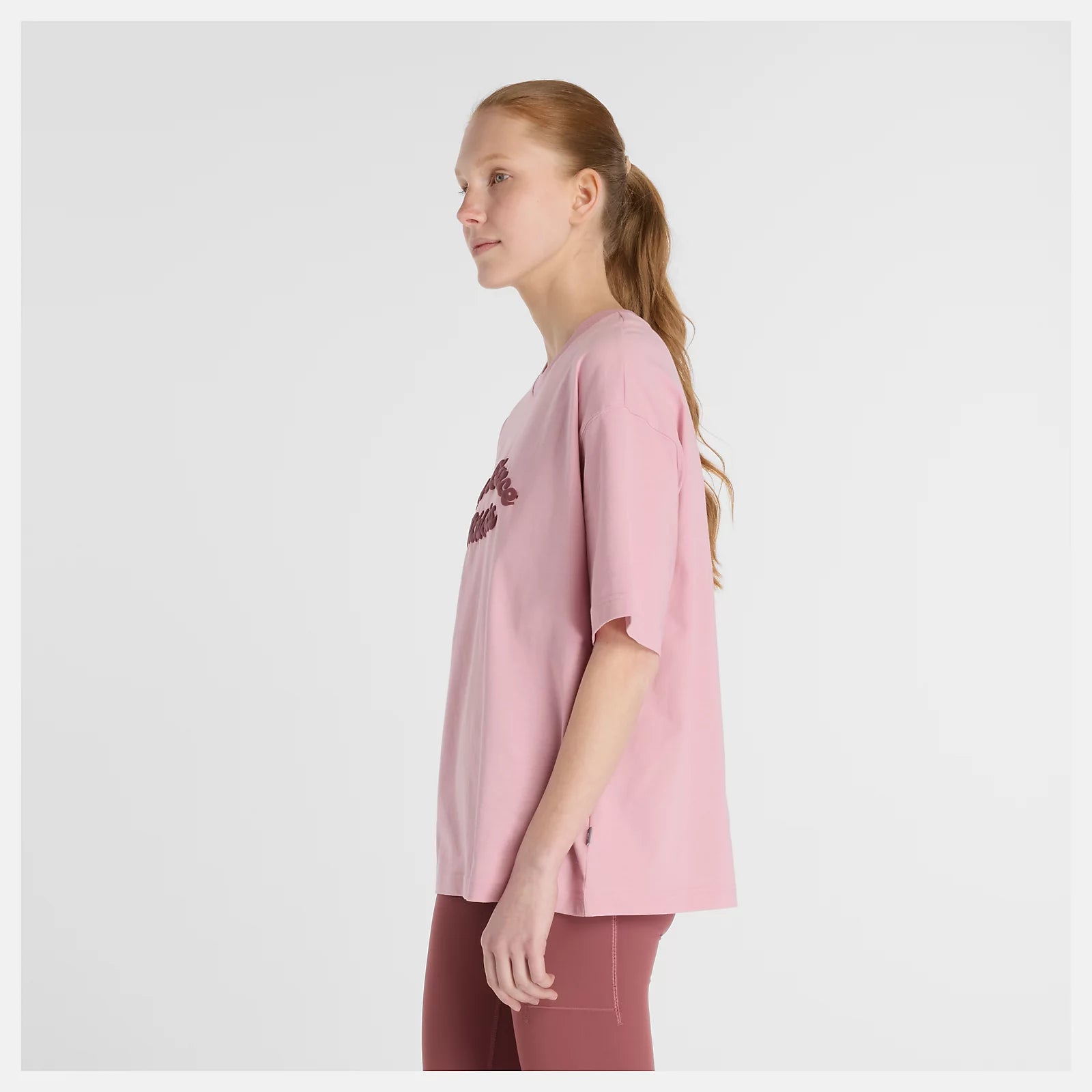 new-balance-naisten-t-paita-linear-heritage-oversized-t-shirt-vaaleanpunainen-2