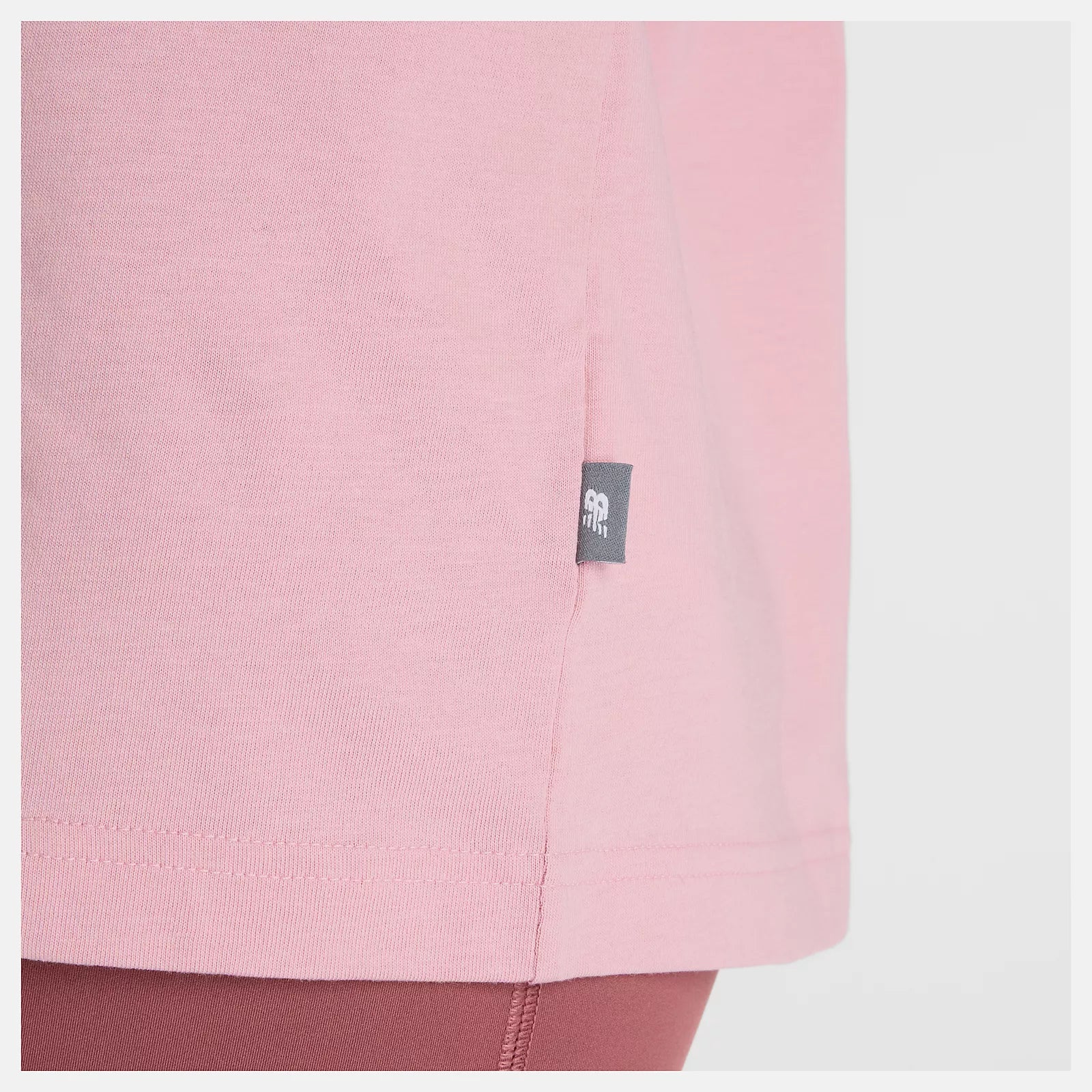 new-balance-naisten-t-paita-linear-heritage-oversized-t-shirt-vaaleanpunainen-5
