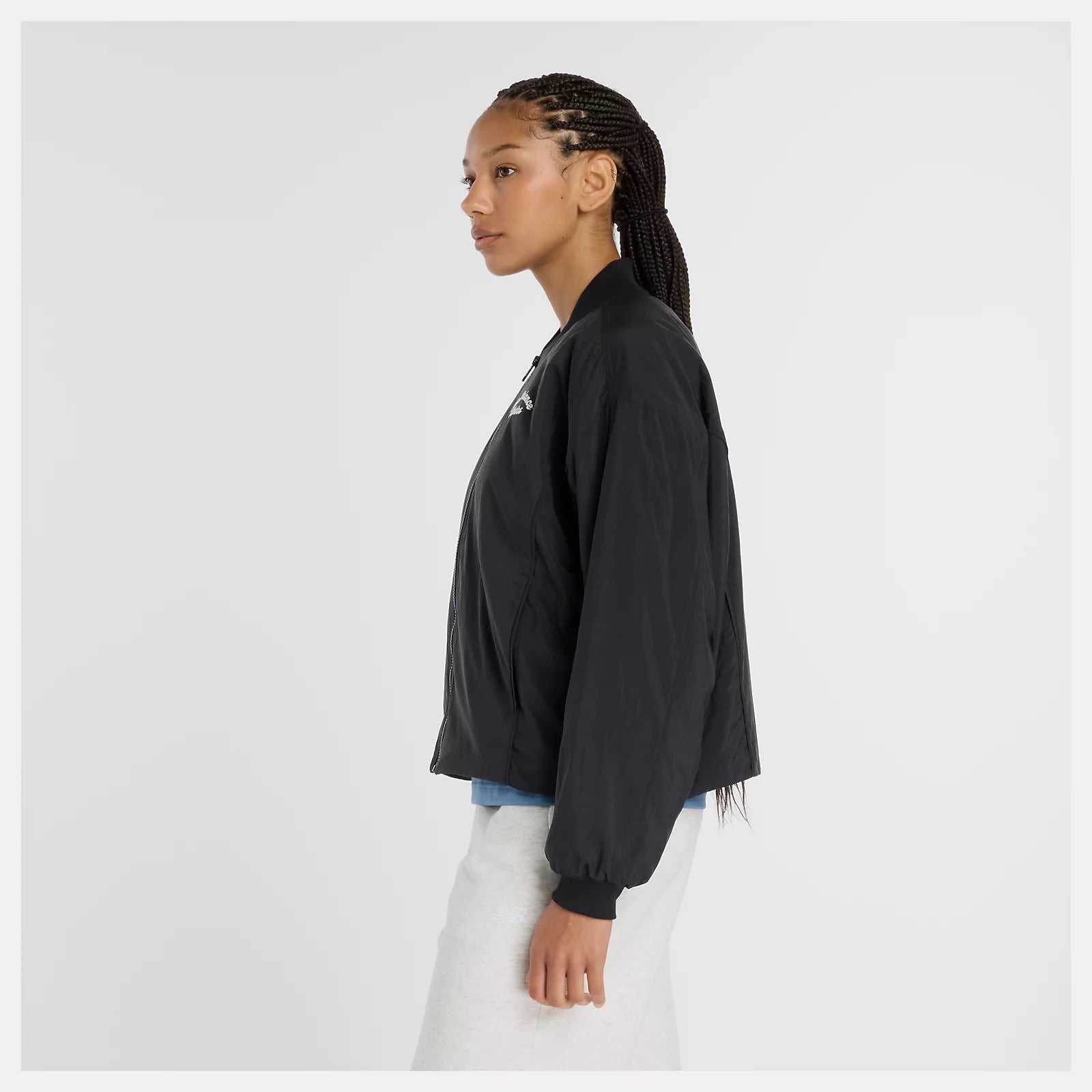 new-balance-naisten-takki-linear-heritage-woven-bomber-jacket-musta-2