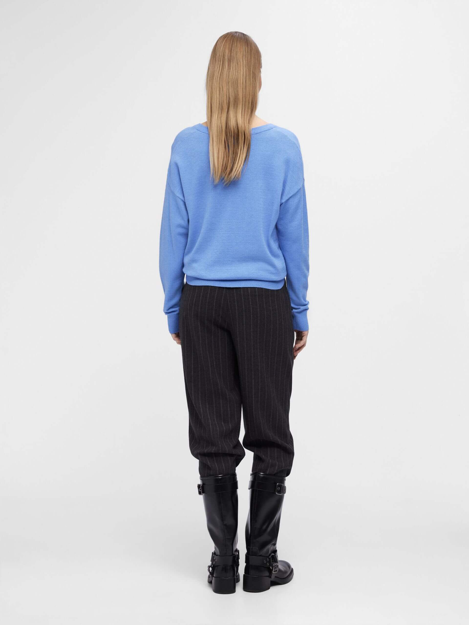 object-naisten-neule-objthess-l-s-v-neck-knit-pullover-noos-vaaleansininen-2