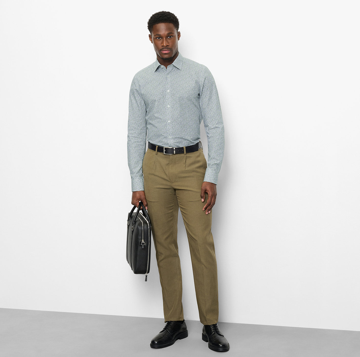 Olymp kauluspaita Level 5 Body Fit Microprint, valkopohjainen kuosi