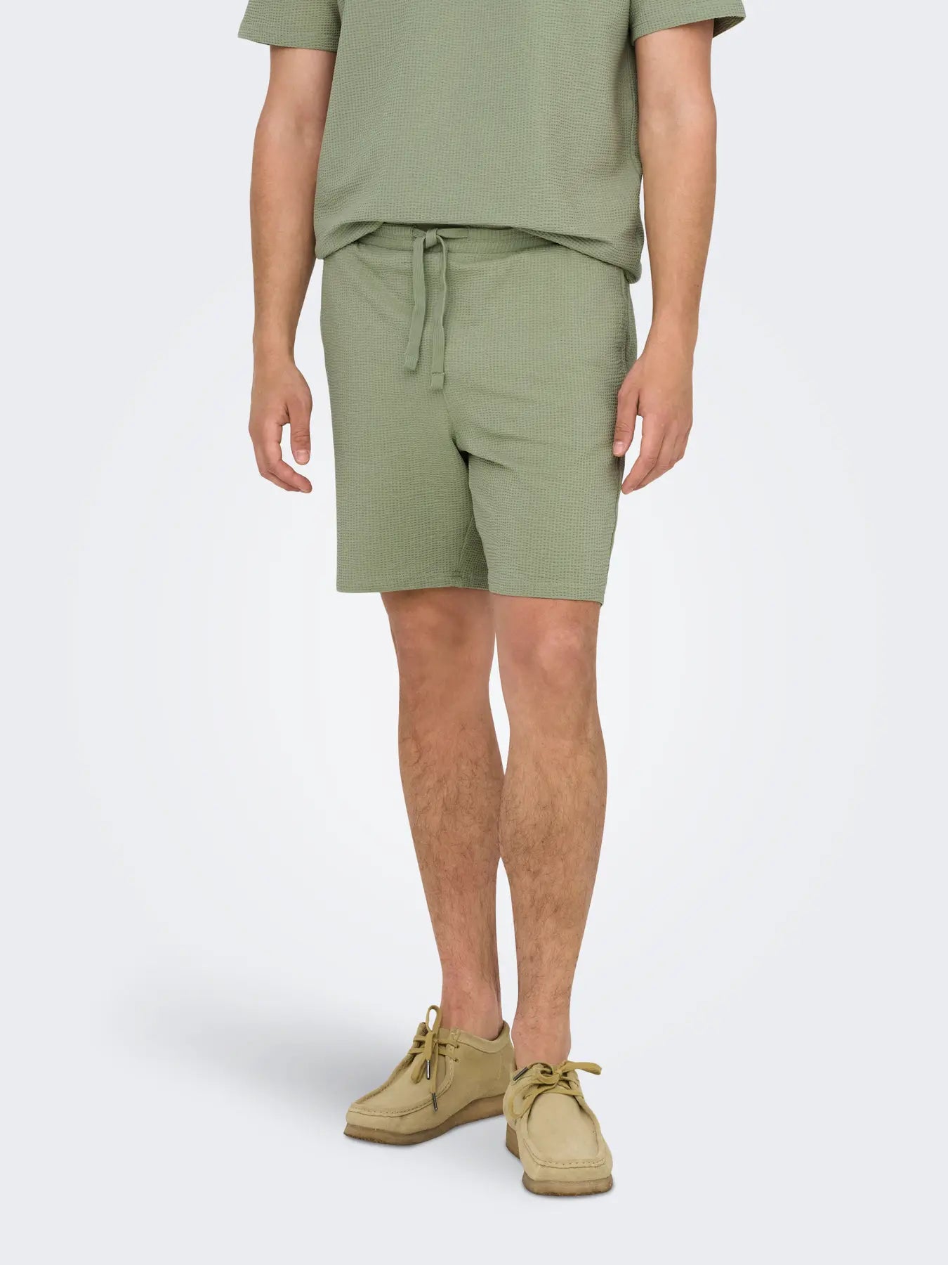 only-and-sons-miesten-shortsit-k-kian-reg-seersucker-shorts-seagrass-1
