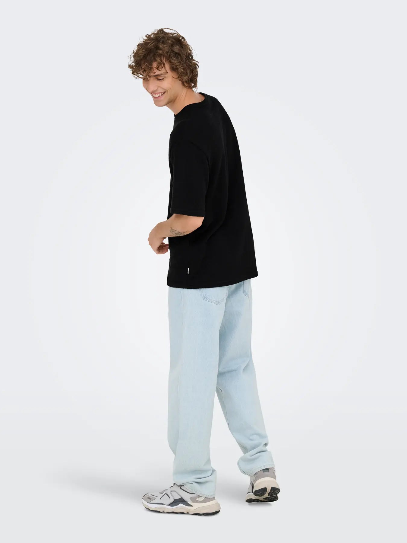 only-and-sons-miesten-t-paita-givo-reg-12-ss-crew-knit-black-2