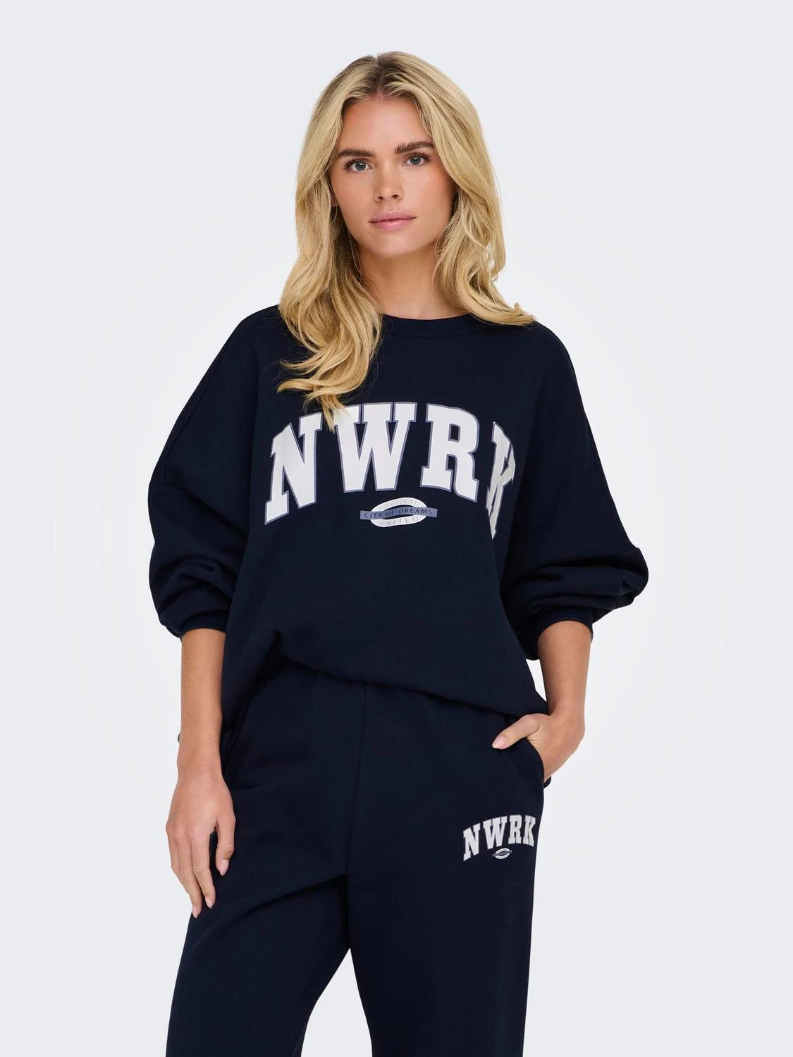 only-naisten-collegepusero-onldeborah-l-s-club-o-neck-tummansininen-1