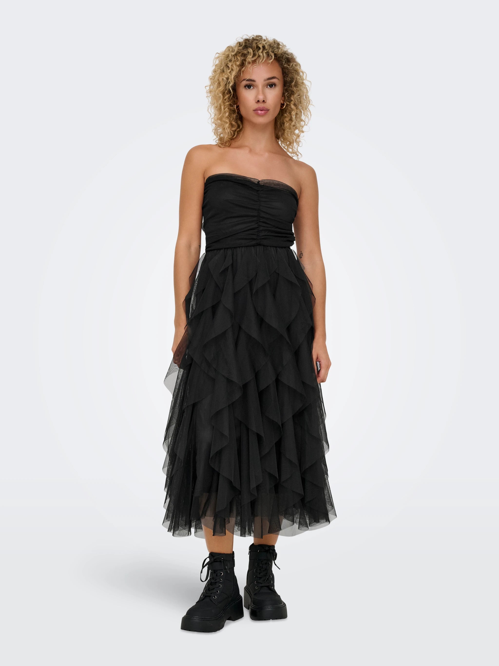 only-naisten-mekko-onlsky-sl-long-dress-musta-1