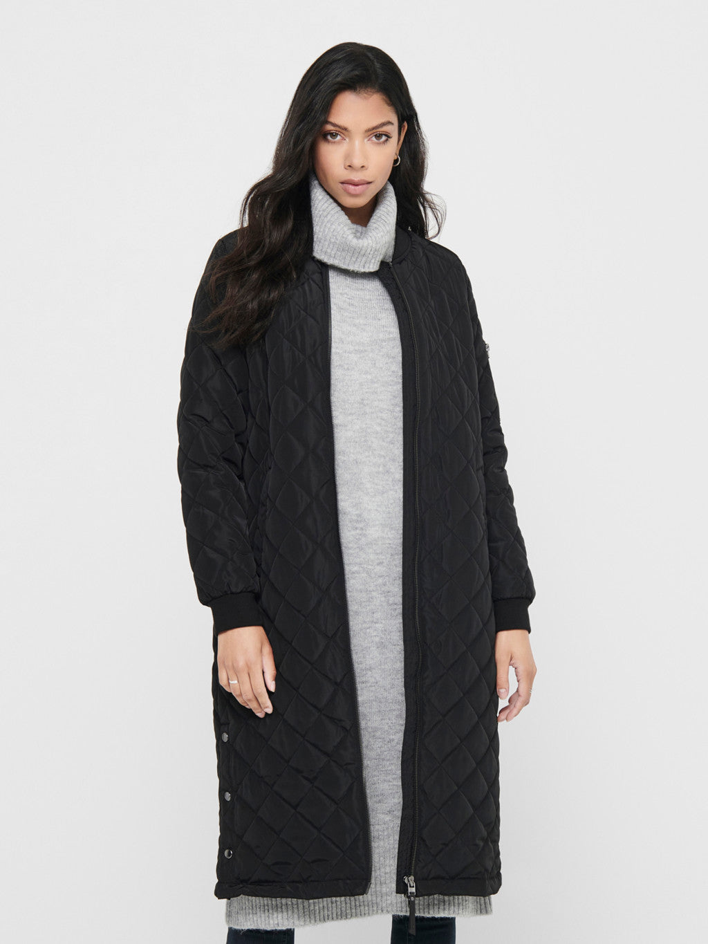 only-naisten-tikkitakki-onljessica-x-long-quilted-coat-noos-musta-1