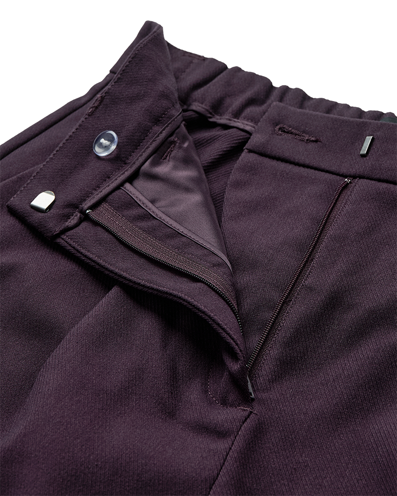 Copenhagen Muse naisten housut Tailor Pants, tumma luumunpunainen, räätälöity leikkaus, sileä kangaspinta, vetoketjukiinnitys ja napillinen vyötärö.