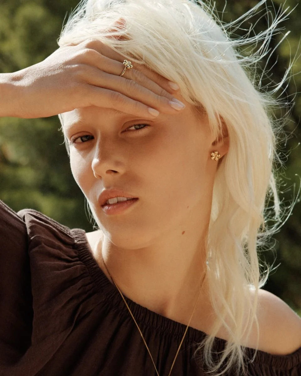 Edblad korvakorut Daisy Studs Gold, Gold pleated