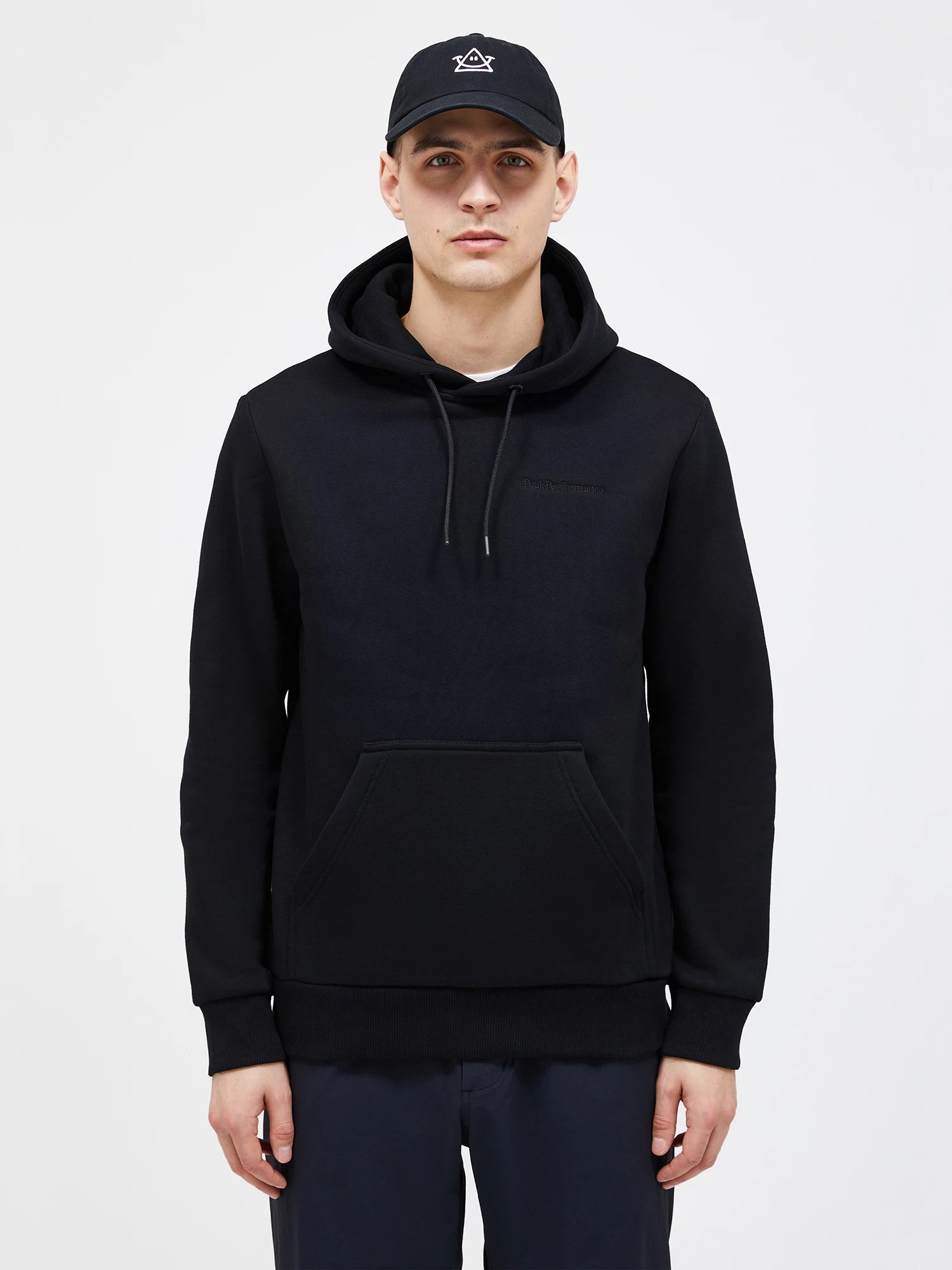 peak-performance-miesten-huppari-m-original-small-logo-hood-musta-1