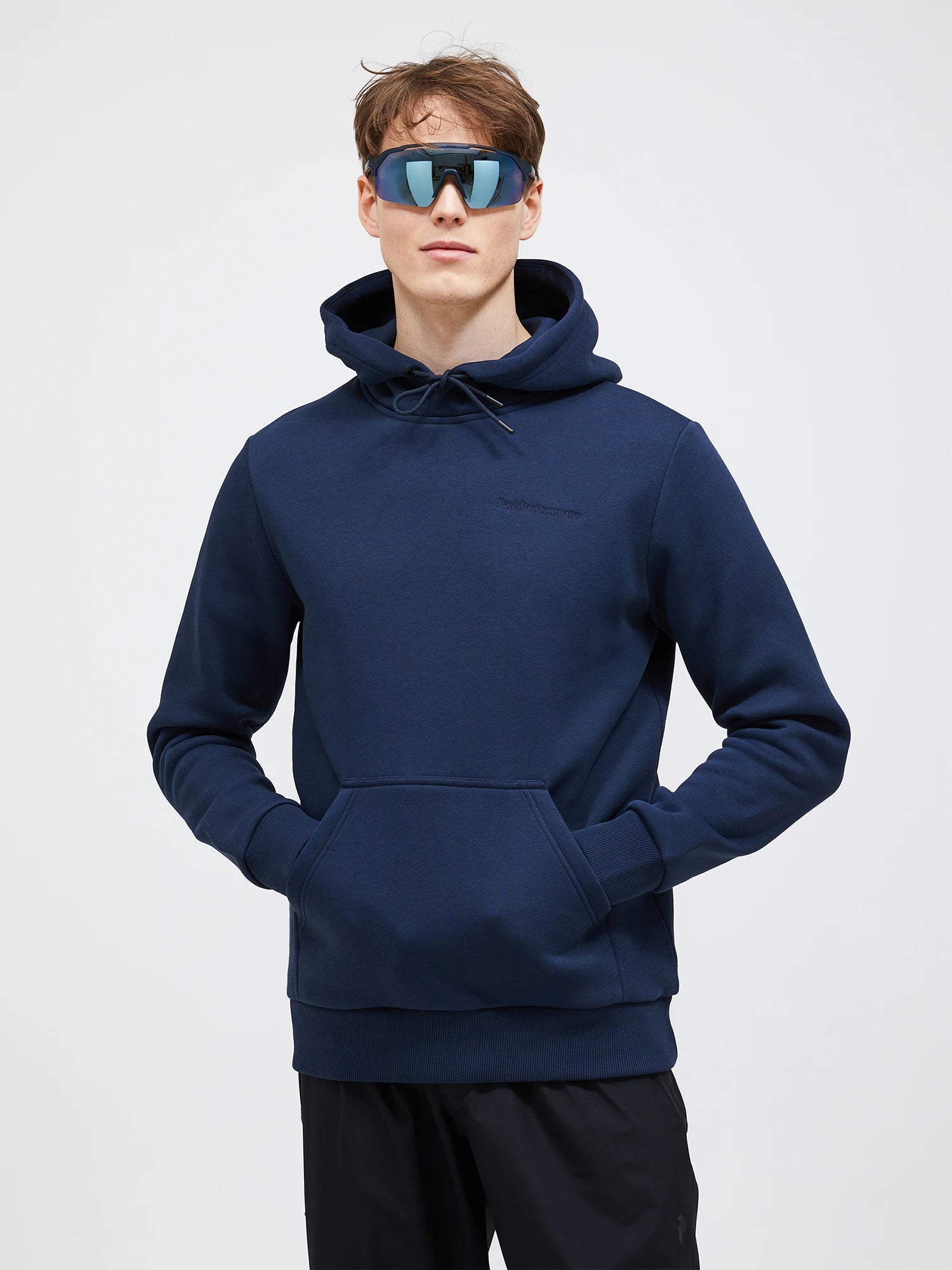 peak-performance-miesten-huppari-m-original-small-logo-hood-tummansininen-1