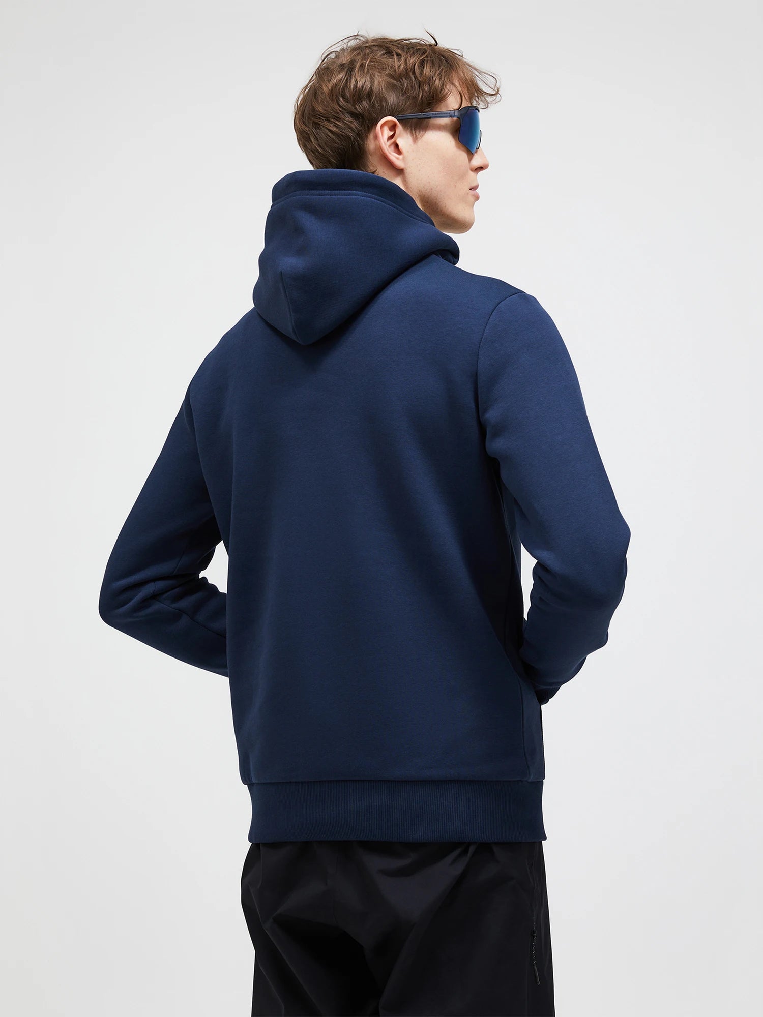 peak-performance-miesten-huppari-m-original-small-logo-hood-tummansininen-2