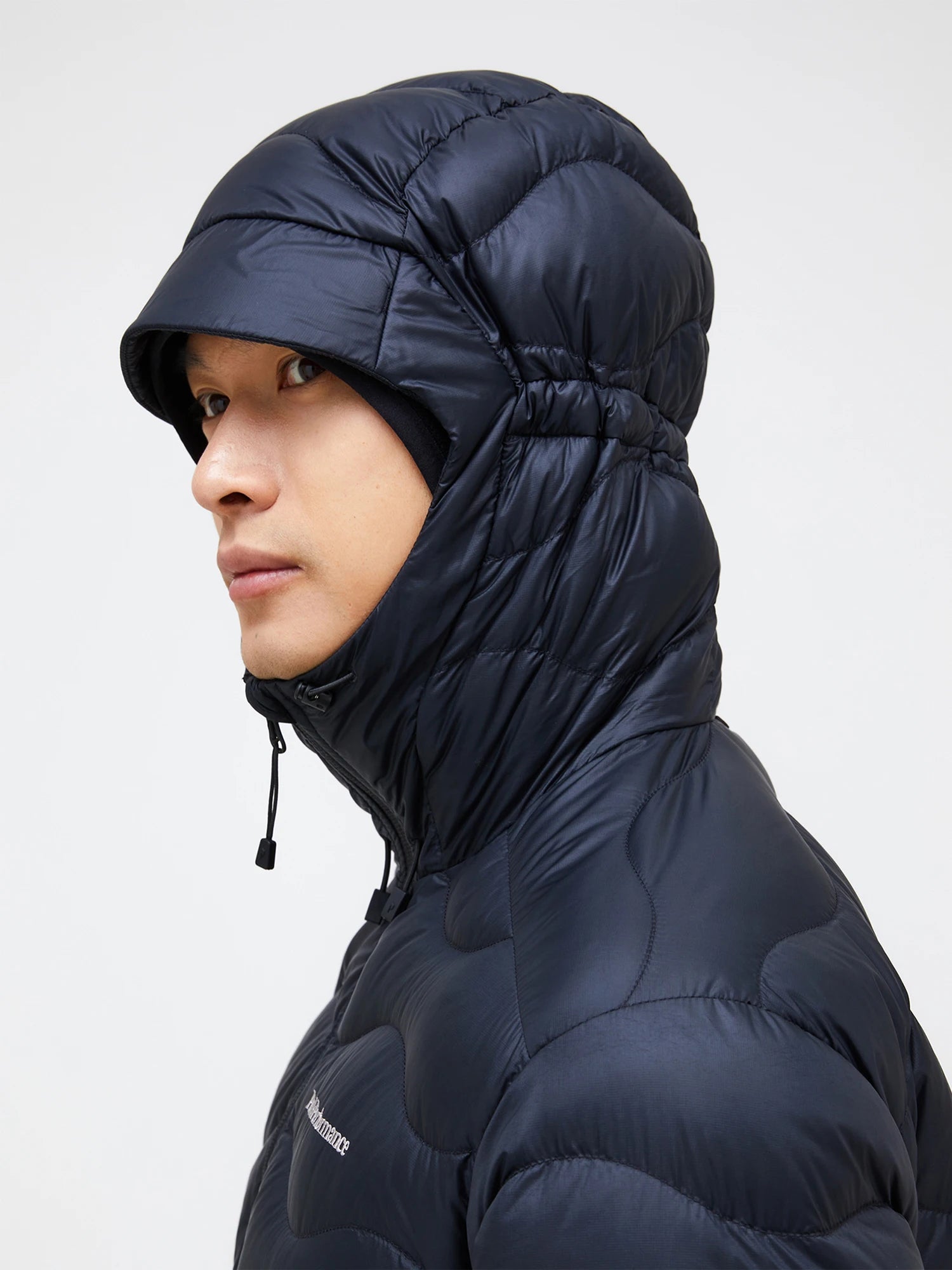 peak-performance-miesten-takki-m-helium-down-hood-jacket-musta-3